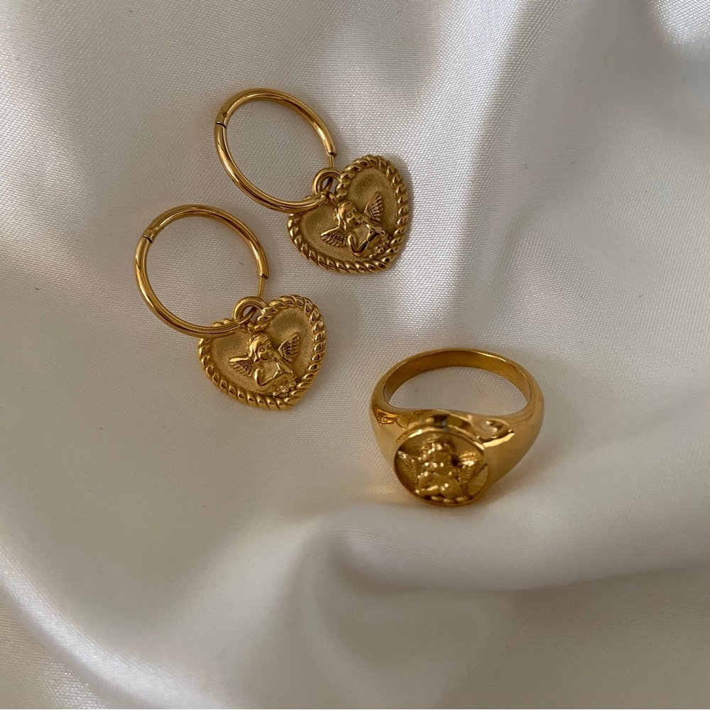 Angelina Ring 🫶 - Picture 5 of 7